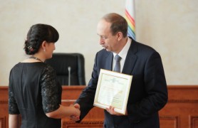 Александр Левинталь вручил награды жителям области (2)