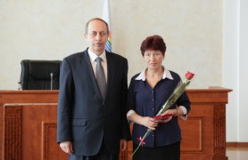 Александр Левинталь вручил награды жителям области