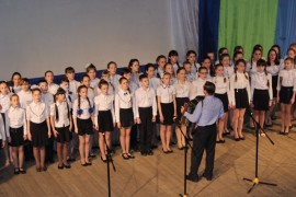 Выступает академический хор СОШ №11 под управлением Анатолия Баркова