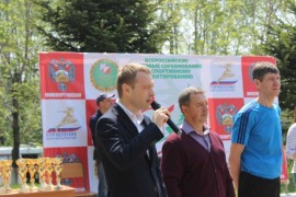 Алексей Куренков приветствует участников соревнований