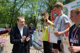 Алексей Куренков с первыми победителями азимута (1)