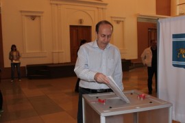 Губернатор Александр Левинталь принял участие в голосовании