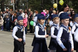 Плац-парад школьников прошел в Биробиджане (1)
