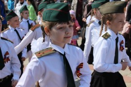 Плац-парад школьников прошел в Биробиджане (17)