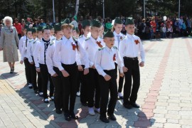 Плац-парад школьников прошел в Биробиджане (48)