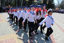 Плац-парад школьников прошел в Биробиджане (50)