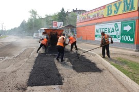 Ямочный ремонт улицы Пионерской начался в Биробиджане (12)