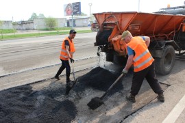 Ямочный ремонт улицы Пионерской начался в Биробиджане (9)
