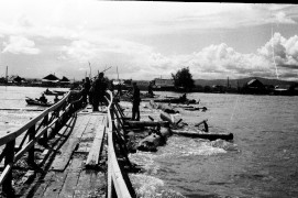 Биробиджан 50-60 гг. Наводнение Совсем старый мост  в районе парка Фото Ю.Косвинцева