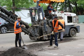 Ямочный ремонт возобновился в Биробиджане после продолжительных дождей (22)