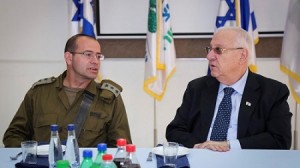 Полковник Роман Гофман и президент Израиля Реувен Ривлин