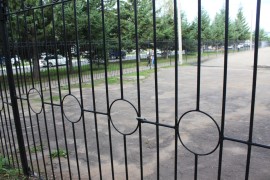 С улицы Пушкина на ярмарку теперь можно будет пройти через новые ворота (1)