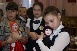 premeru-spektaklya-o-patriarhe-germogene-pokazal-detskiy-teatr-3
