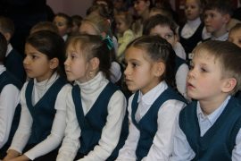 premeru-spektaklya-o-patriarhe-germogene-pokazal-detskiy-teatr-9