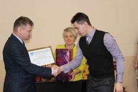 nagradu-poluchaet-vyacheslav-pasmanik