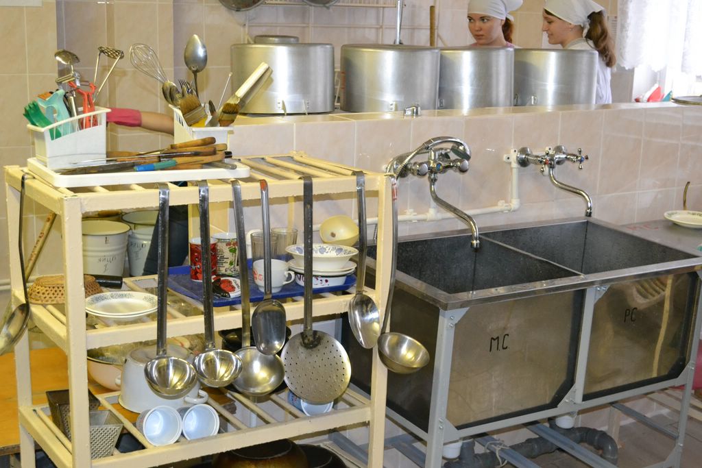 Мытье посуды в школах
