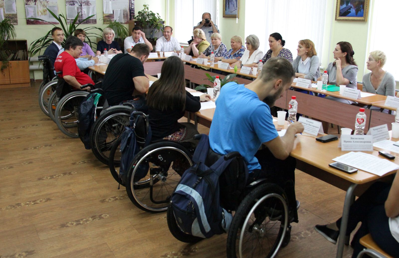 Инвалид образование учреждение. Люди с ограниченными возможностями встреча. Обучение инвалидов Москва. Качество образования молодежи. Все инвалидов в Москве.