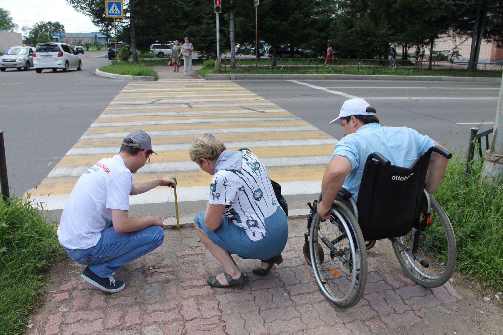 Водитель инвалид 3 группы. Инвалид. Доступность для инвалидов колясочников. Инвалид колясочник. Инфраструктура для инвалидов.