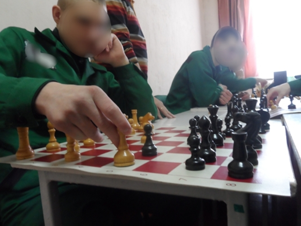 Колония шахматы касты сари. Биробиджанская воспитательная колония. Биробиджанская воспитательная колония 2008 год. Купить шахматы и колонии ФСИН.