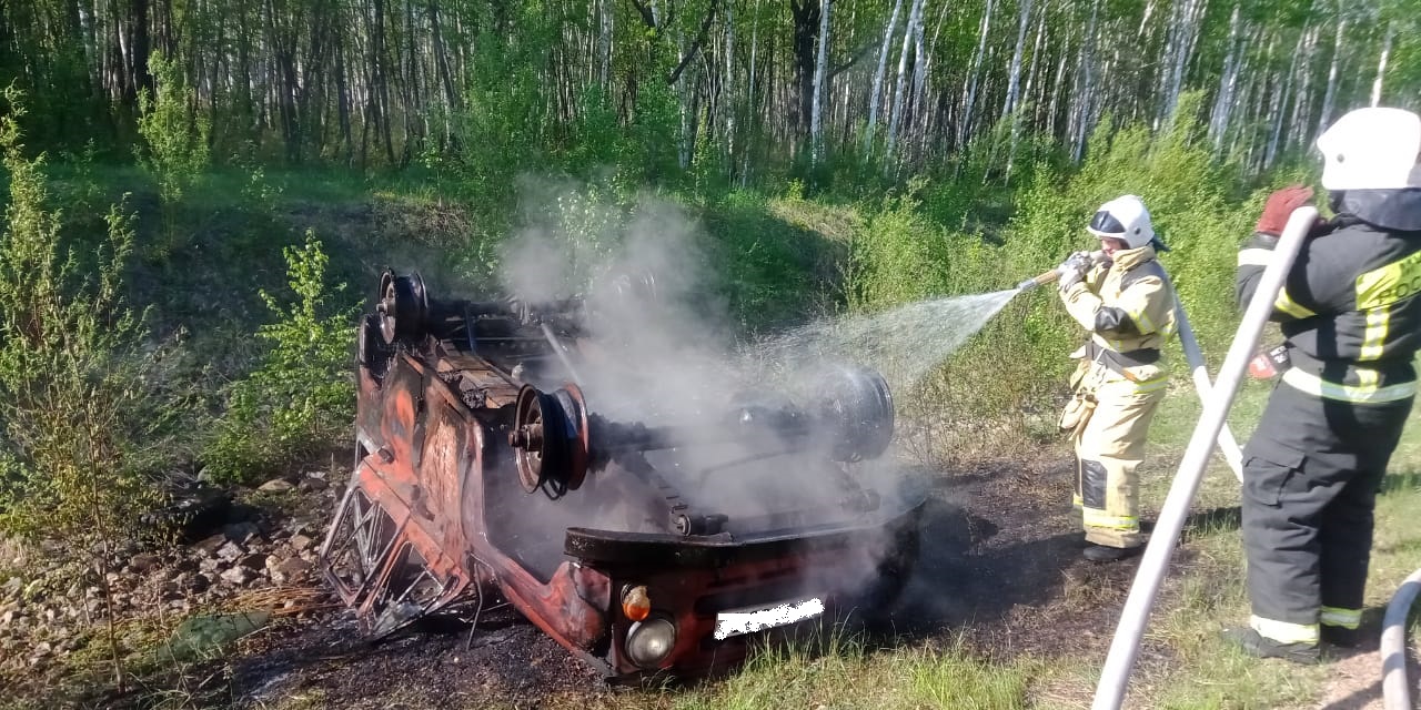 Два человека спаслись из горящего автомобиля в Облученском районе ЕАО | РИА  Биробиджан