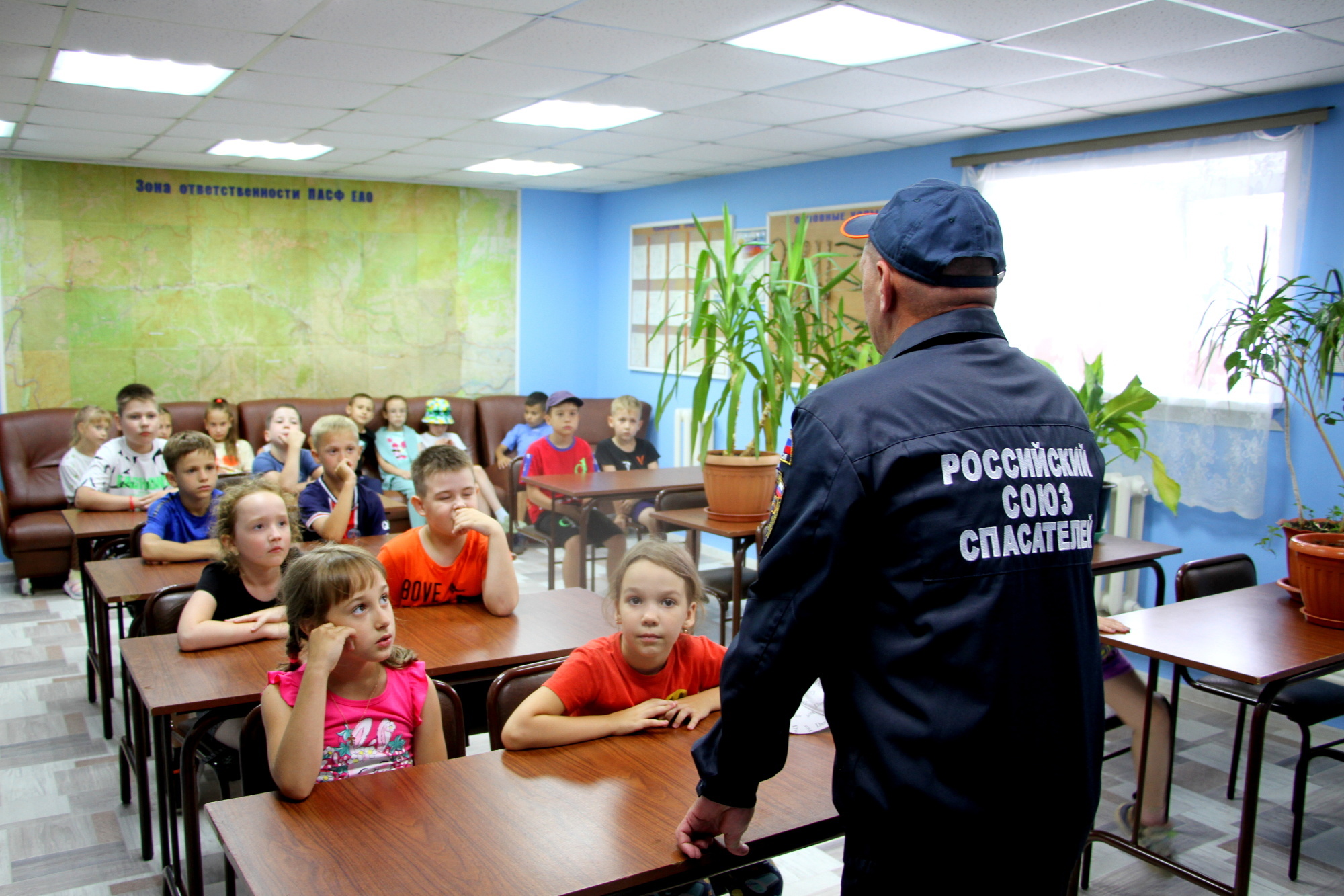 Экскурсию для школьников провели в поисково-спасательном подразделение Еврейской АО