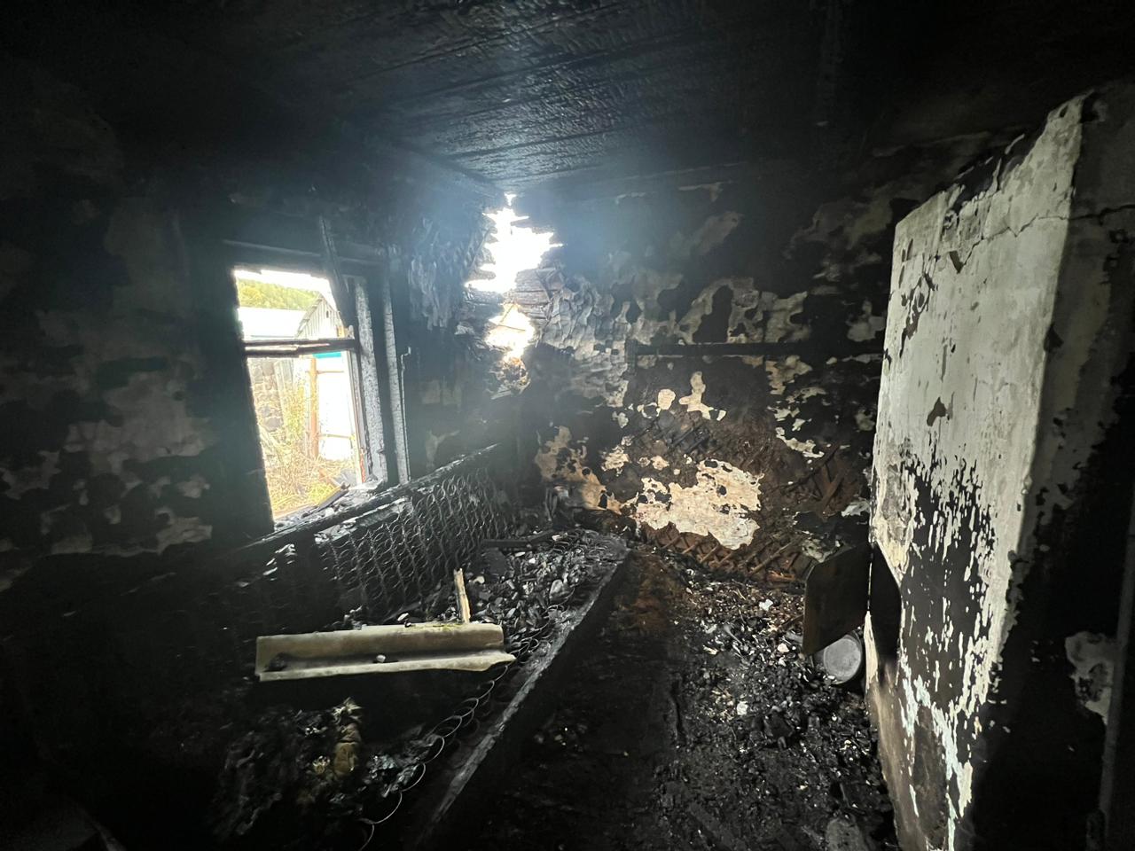 Причину пожара выясняют сотрудники МЧС в Облученском районе ЕАО