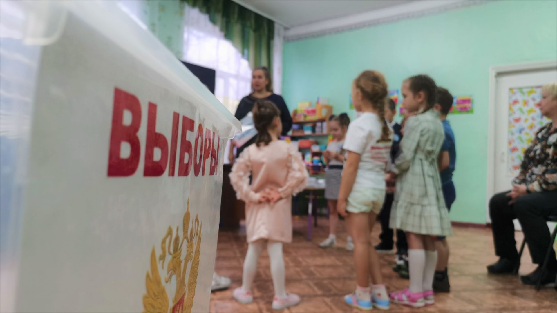 Председатель Облизбиркома посетила детский сад в Биробиджане и поиграла в выборы