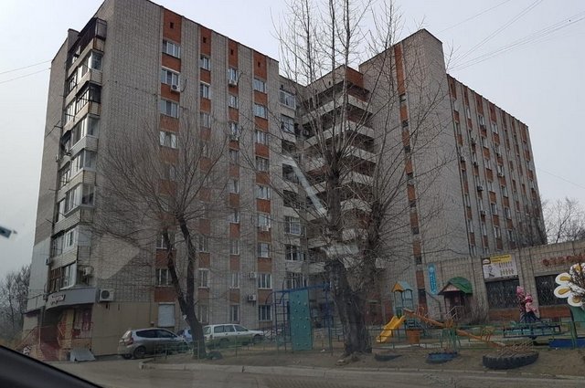Ребёнок разбился после падения из окна 8 этажа в Хабаровске