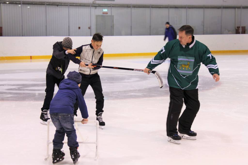 Для детей мобилизованных сельских жителей ЕАО организовали посещение ледовой арены Победа