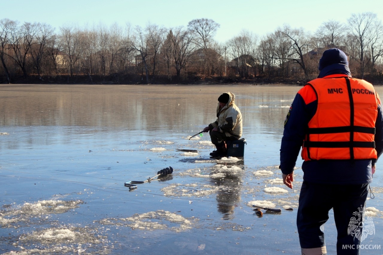 Об опасности провалов под лёд спасатели предупредили рыбаков ЕАО