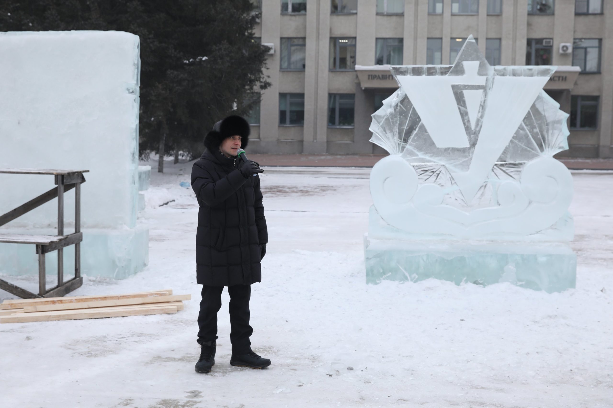 В ЕАО стартовал конкурс ледовых скульптур Хрустальная менора
