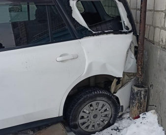 Пьяный водитель протаранил пятиэтажку в п. Теплоозёрск в ЕАО