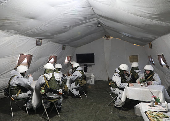 Минус 40 на чай с плюсом: пункты обогрева военнослужащих развернуты на полигонах ВВО в ЕАО