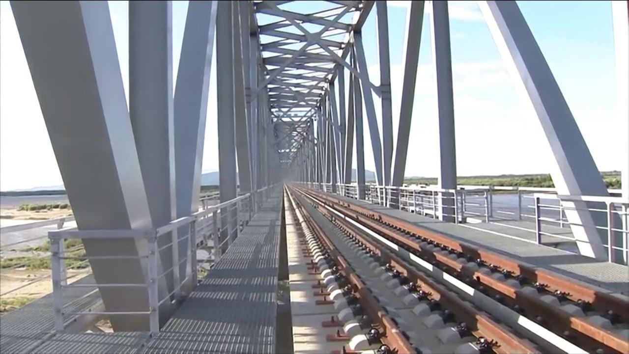 Более полумиллиона тонн грузов перевезено по трансграничному мосту в ЕАО за I квартал 2023 года