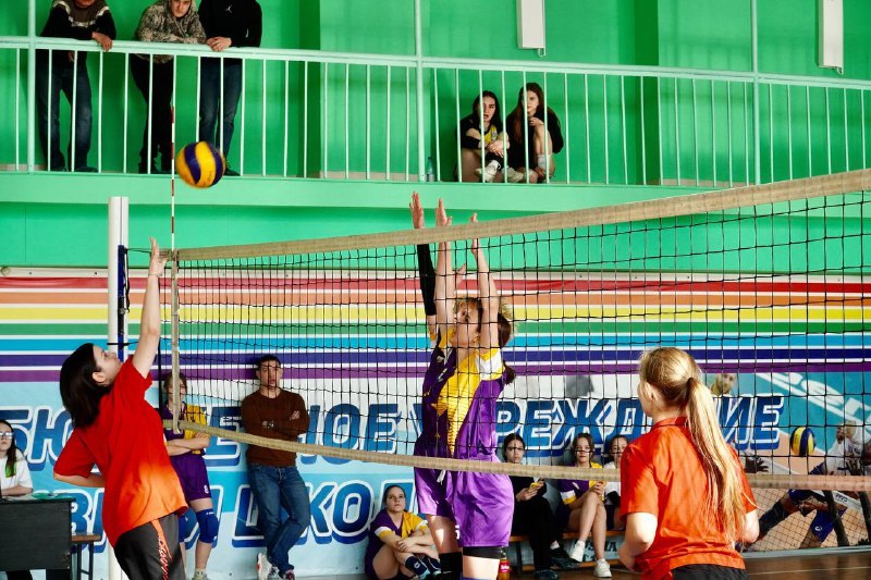 Победителей Первенства города по волейболу среди школьников определили в Биробиджане