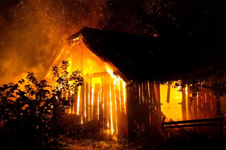 Тело пенсионера нашли при тушении пожара в Хабаровском крае