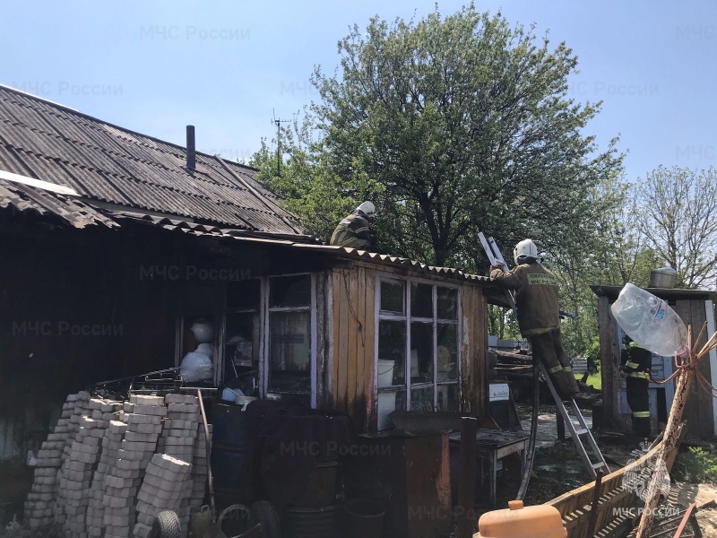 Спасаться от пожара через окно пришлось жительнице Смидовичского района ЕАО