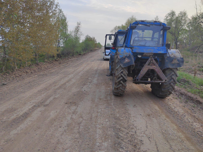 Пассажир трактора получил травмы после падения транспорта в кювет в Смидовичском районе ЕАО