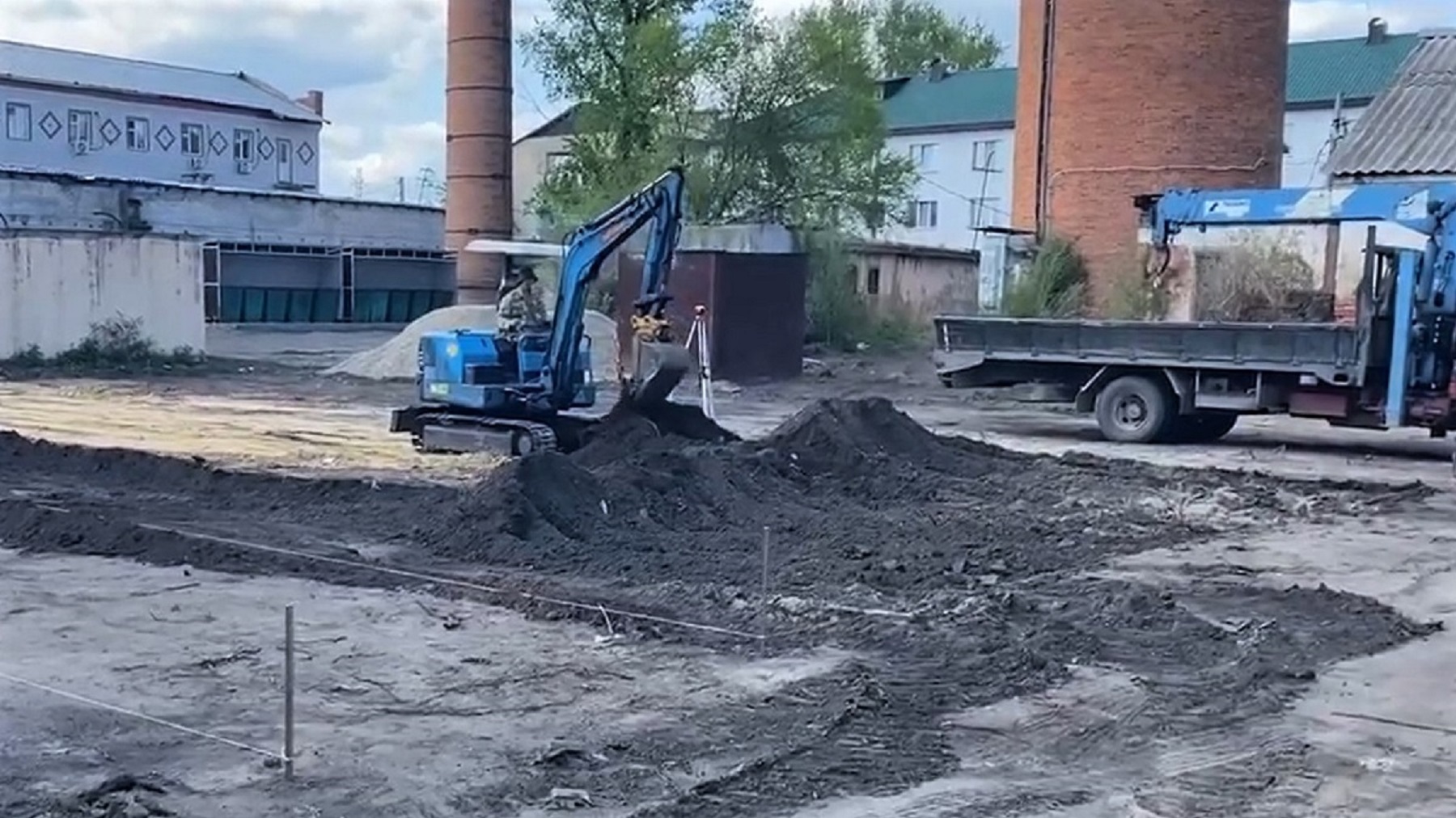 В с. Ленинском ЕАО приступили к ремонту двора при поддержке президентской  дальневосточной «Единой субсидии» | РИА Биробиджан