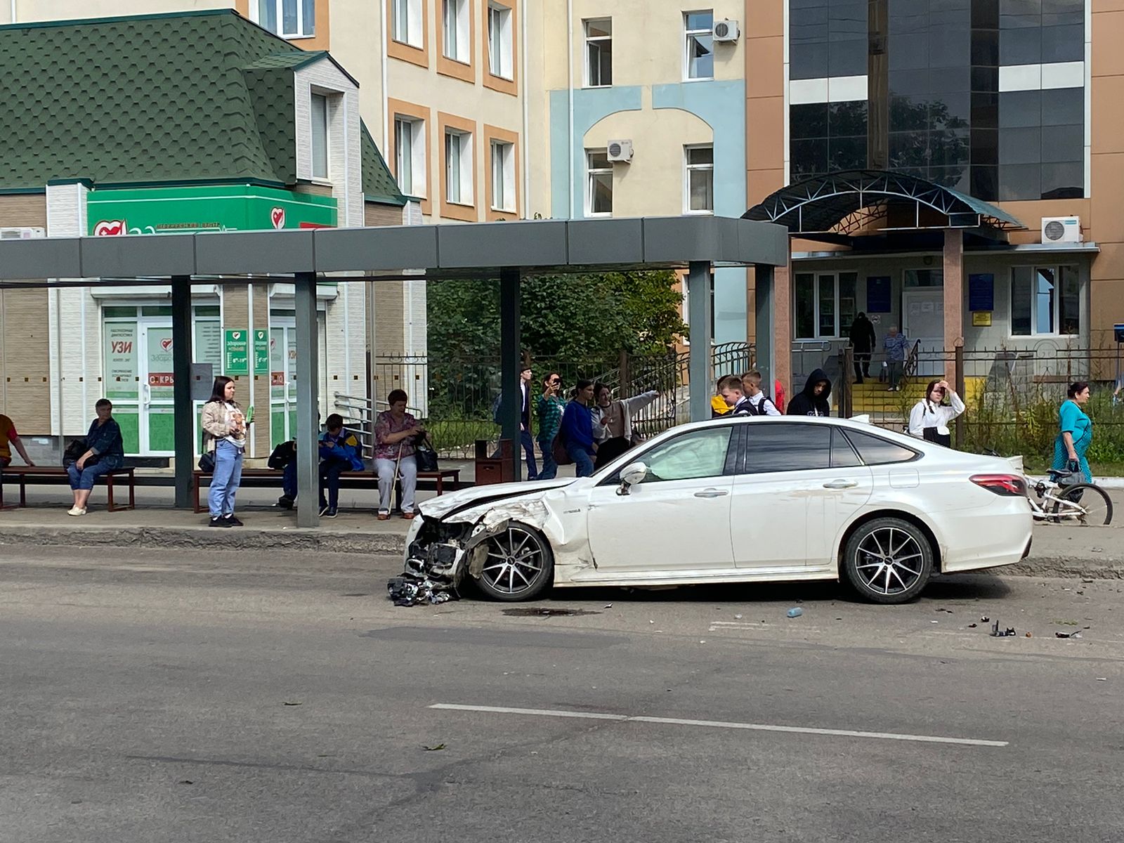 Иномарка и отечественный автомобиль столкнулись в центре Биробиджана