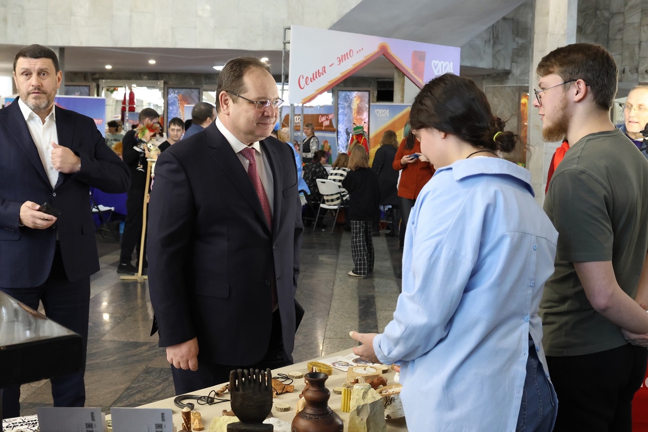 Тепло и свет очага: старт Году семьи в России «с огоньком» дан в ЕАО |  03.02.2024 | Биробиджан - БезФормата