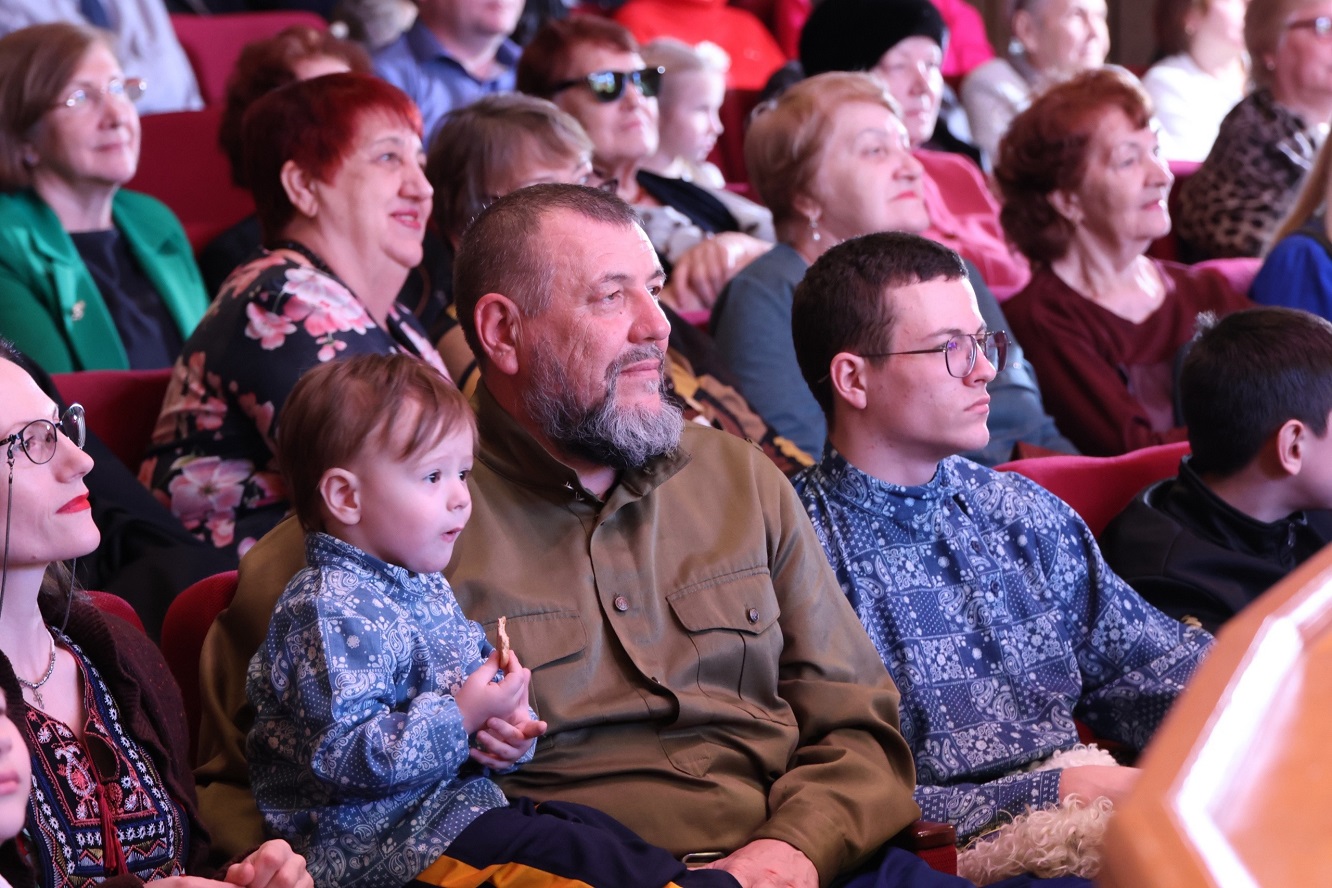 Тепло и свет очага: старт Году семьи в России «с огоньком» дан в ЕАО |  03.02.2024 | Биробиджан - БезФормата