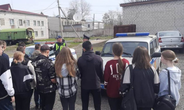 С работой отдела полиции познакомили старшеклассников в Смидовичском районе ЕАО