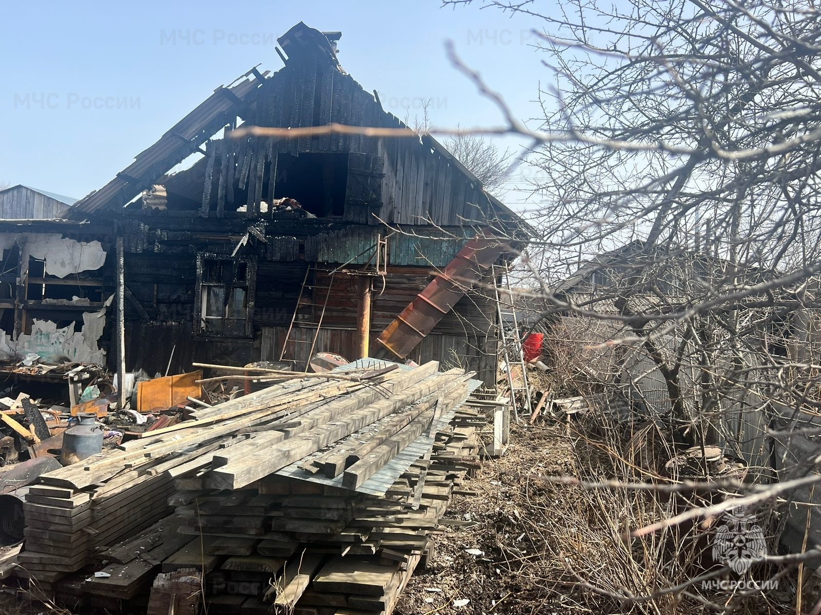 Жилой дом и баню отбили от огня пожарные в Облученском районе ЕАО |  19.04.2024 | Биробиджан - БезФормата