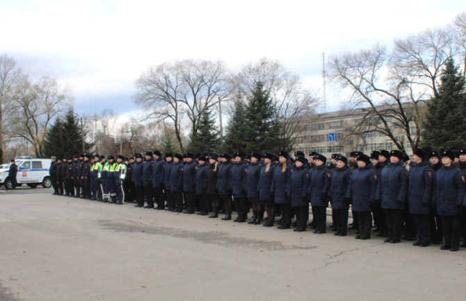 Строевой смотр биробиджанских правоохранителей прошёл в саду воинского духа