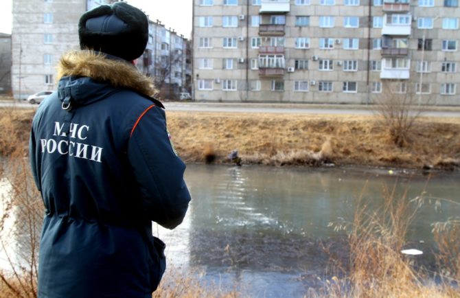 Опасная рыбалка: смельчаки из ЕАО продолжают выходить на неокрепший лёд