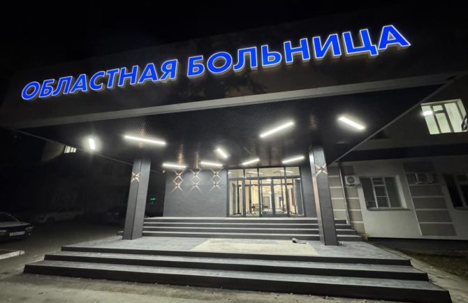 Более 20 человек эвакуировали из областной больницы в Биробиджане из-за пожара