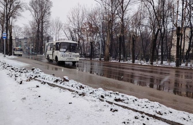 Движение пассажирских автобусов по всем направлениям ограничено в ЕАО из-за снега и гололёда