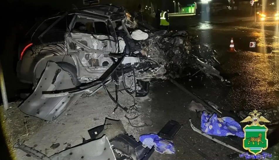 Водитель легкового автомобиля погиб после столкновения с грузовиком на трассе в ЕАО