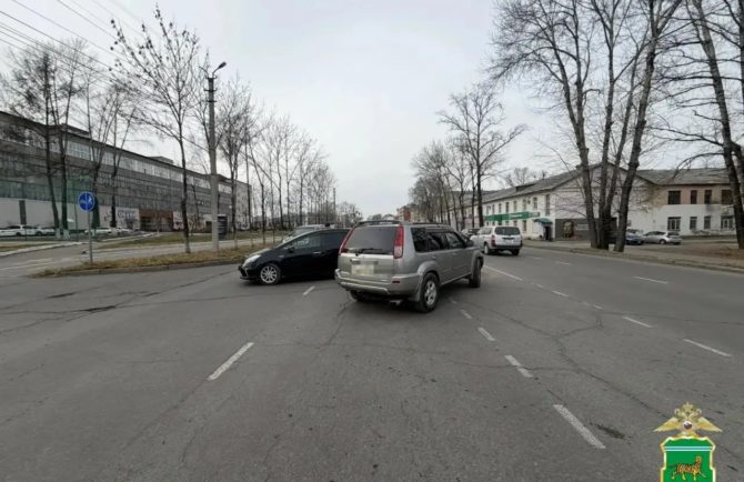 Не пропустил на главной дороге: две машины столкнулись в Биробиджане